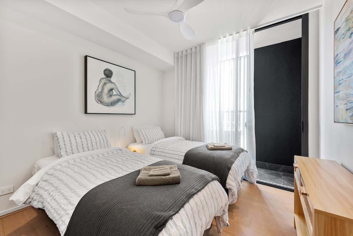 2 bedrooms, desk, iron/ironing board, travel crib