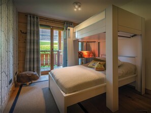 4 chambres, fer et planche à repasser, Wi-Fi, draps fournis