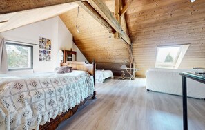 4 bedrooms, iron/ironing board - Nice home in Bourg Lastic (Bourg Lastic)