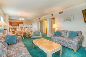 TV connectée, lecteur de DVD, livres, chaîne hi-fi