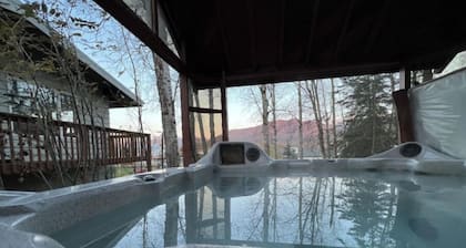 Hot Tub Mountain views Cozy Fireplace!