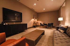 Superior Suite, City View | Living area