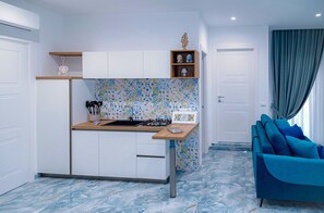 Deluxe Studio, Balcony, City View | Private kitchen - Maison Matie B&B Ercolano (Ercolano)