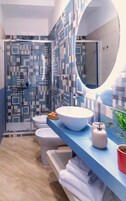 Ducha, secador de pelo, bidet, toallas
