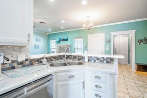 Microondas, horno, parrilla de estufa y lavavajillas 