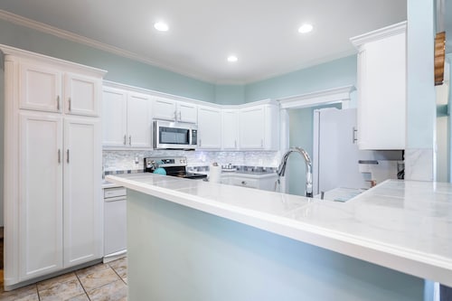 Lakeshore Hideaway - Charming 4BD Heartbeat Away from Lake Nasworthy & Airport