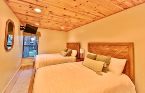 3 Schlafzimmer, Schreibtisch, Bügeleisen/Bügelbrett, Reisekinderbett