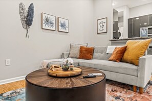 Comfort Apartment, Kitchen, City View | Living area