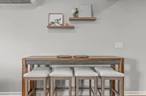 Appartement Confort, terrasse, vue sur la ville | Aire de séjour