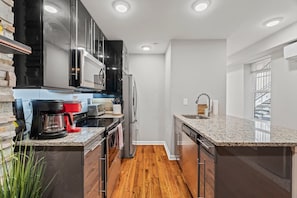 Comfort Apartment, City View | Private kitchen - 259 2F (Philadelphia)
