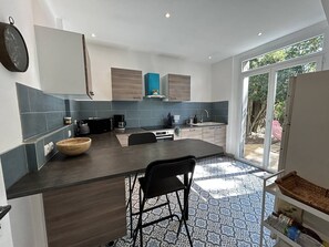 Fridge, microwave, oven, dishwasher - 1007 Ker Jean Louis - 7-room house 300m from the beach (PLENEUF VAL ANDRE)