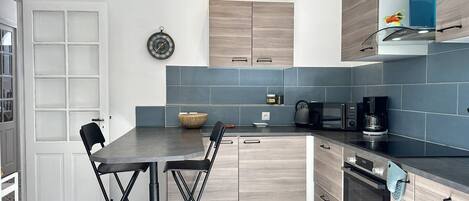 Réfrigérateur, micro-ondes, four, lave-vaisselle