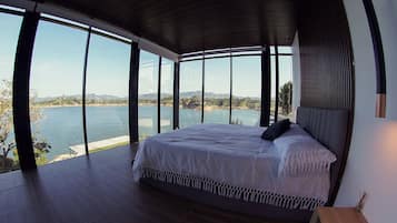 9 bedrooms, WiFi, bed sheets