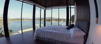 Mansión de Lujo en el Peñol con Vista exclusiva a la Piedra y acceso al Embalse