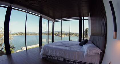 Mansión de Lujo en el Peñol con Vista Exclusiva a la Piedra y Acceso al Embalse