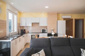 Fridge, microwave, oven, stovetop