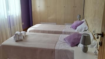 2 slaapkamers, een strijkplank/strijkijzer, gratis wifi, beddengoed