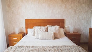 2 bedrooms, iron/ironing board, free WiFi, bed sheets