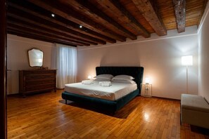 2 室のベッドルーム、アイロン / アイロン台、WiFi、ベッドシーツ