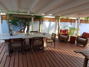 Outdoor dining - La Vida Local - close to Mambo Beach!
(Willemstad)