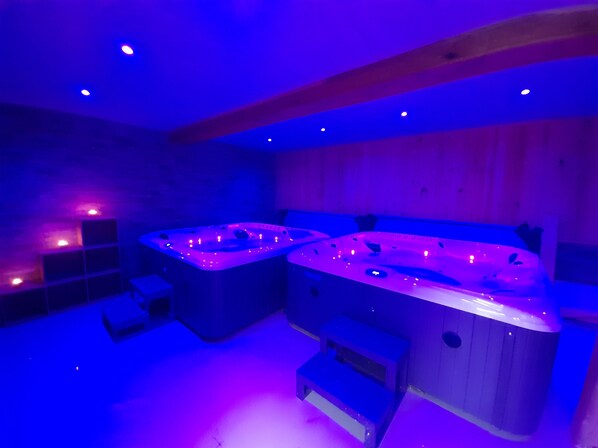 Interior - Spacious 5-bedroom townhome in terrific Combrand with WiFi (Combrand)