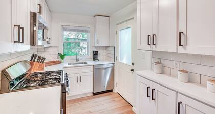 2 MI to Notre Dame: Dog-Friendly Home w/ yard!