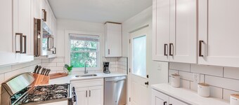 2 MI to Notre Dame: Dog-Friendly Home w/ yard!