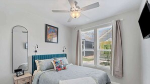 2 bedrooms, iron/ironing board, WiFi, bed sheets - Magnolia Haus at Solms Landing (New Braunfels)
