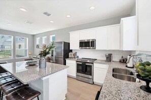 Fridge, microwave, oven, stovetop - Magnolia Haus at Solms Landing (New Braunfels)