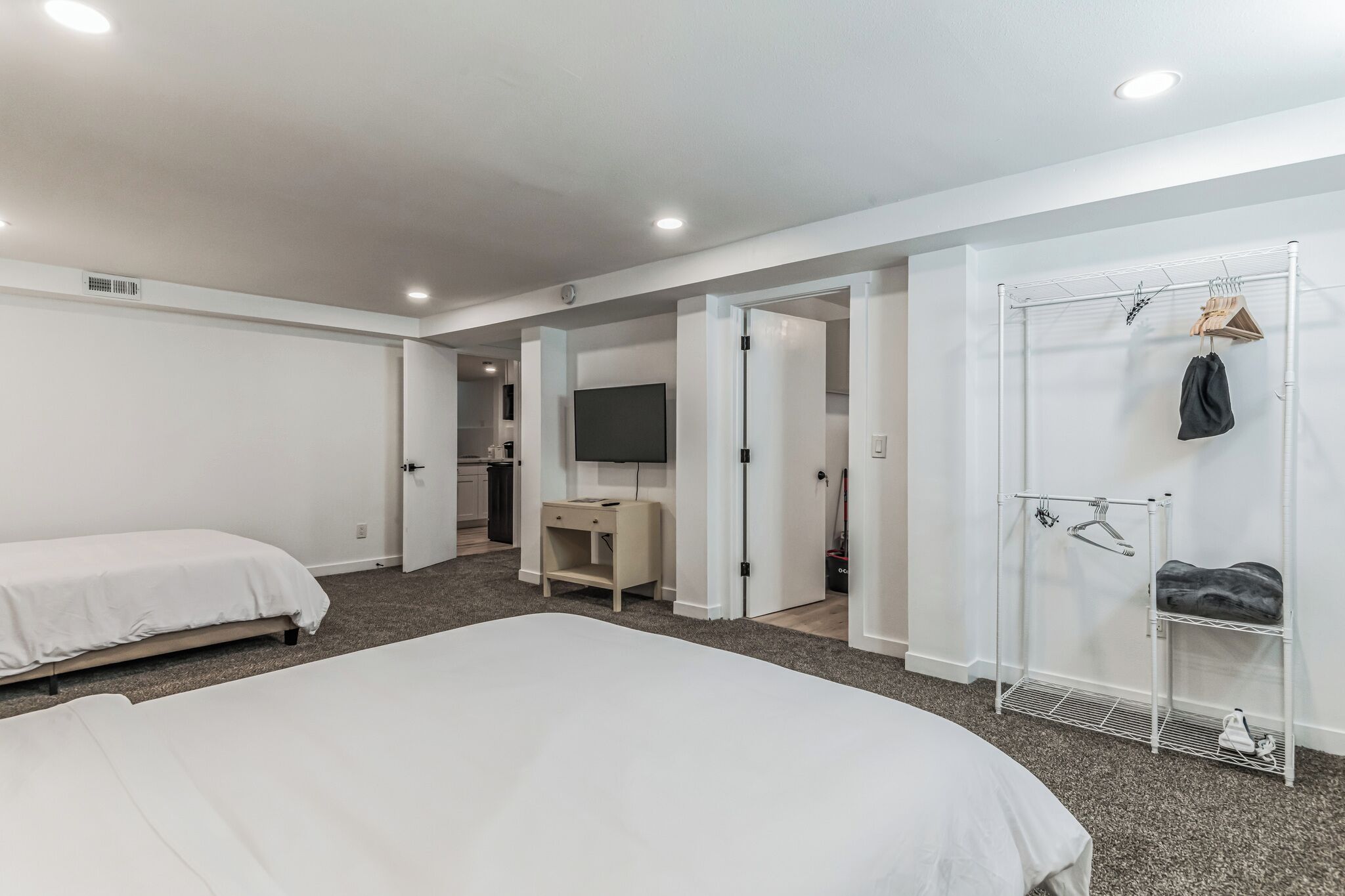 1 多间卧室、熨斗/熨衣板、WiFi、床单