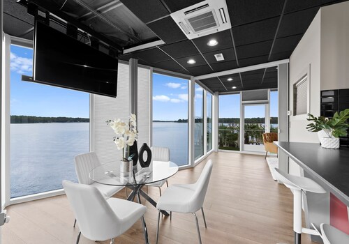 The Glass Mansion w/Optional Boat Rental