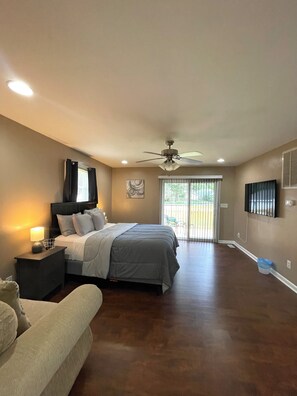 4 bedrooms, desk, iron/ironing board, travel cot