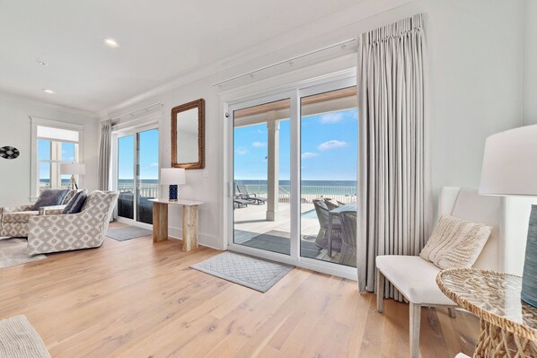 TV - LARGE PRIVATE BEACH HOUSE W/PRIVATE POOL ON THE BEACH! (Orange Beach)