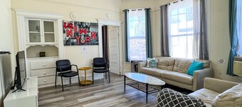 Newly Remodel Duplex Free Parking 3-Bed-1 Bath.