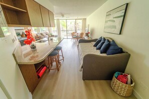 1 bedroom, bed sheets
