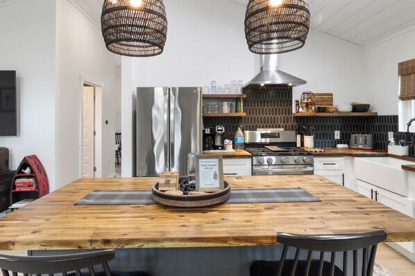 Frigorífic, microones, forn i placa de cuina 