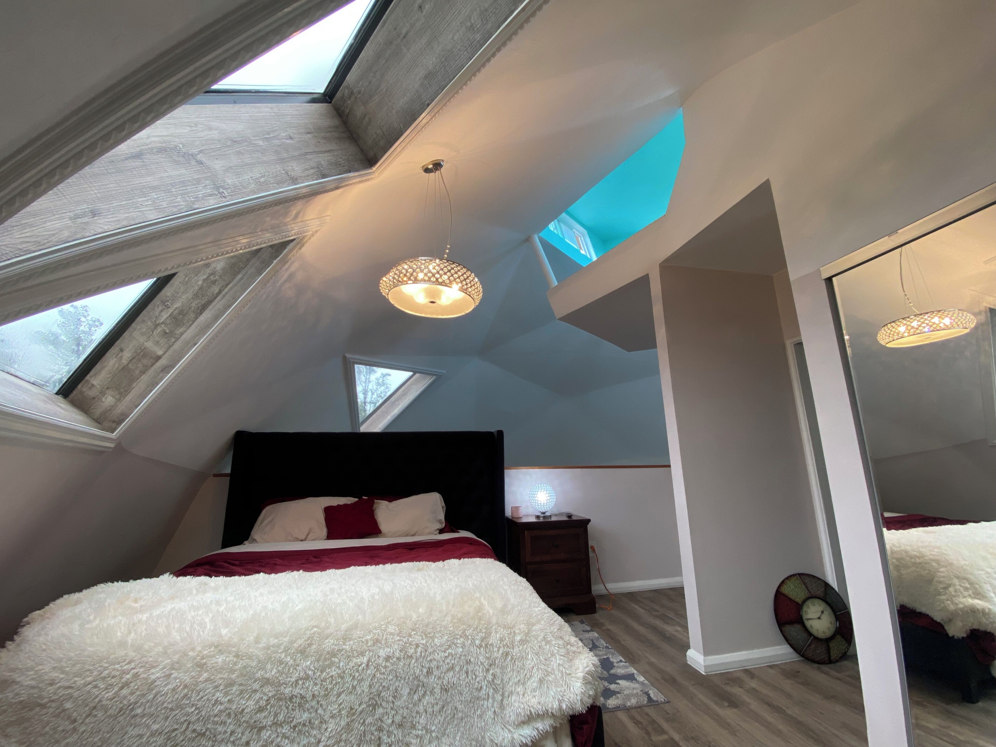 3 habitaciones, tabla de planchar con plancha, wifi y ropa de cama 