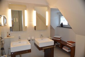 Uklassifisert bilde, 2 av 19, knapp