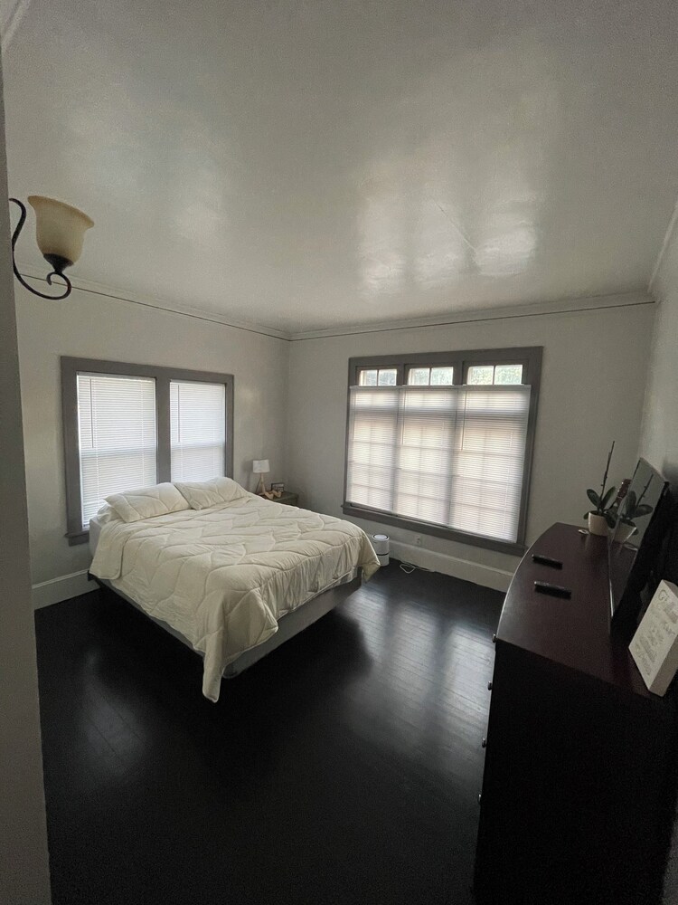 Downtown spacious 3 bedroom Oshkosh Vrbo