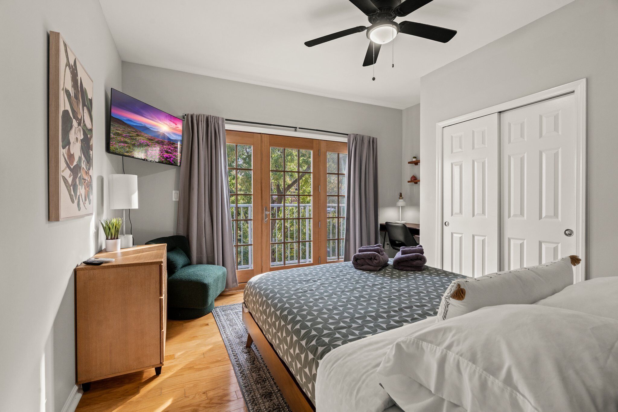 Signature Apartment, City View, Corner | 1 bedroom, iron/ironing board, free WiFi, bed sheets