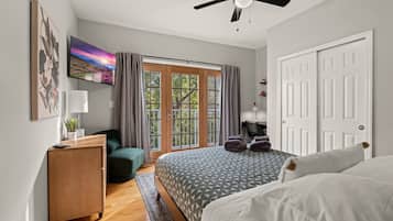 Signature Apartment, City View, Corner | 1 bedroom, iron/ironing board, free WiFi, bed sheets