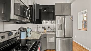 Signature Apartment, City View | Private kitchen | Oven, stovetop, dishwasher, cookware/dishes/utensils