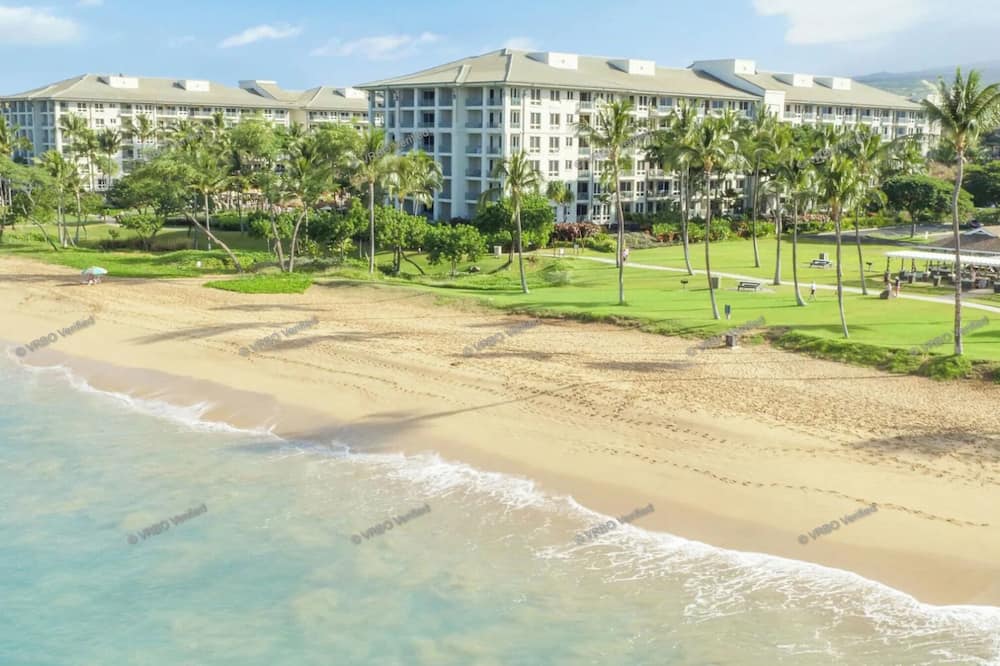 Paradise Awaits: Luxurious Oceanfront Hawaiian Escape - Sleeps 4