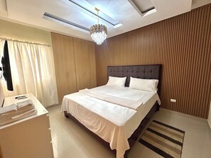 2 chambres, fer et planche à repasser, Wi-Fi, draps fournis