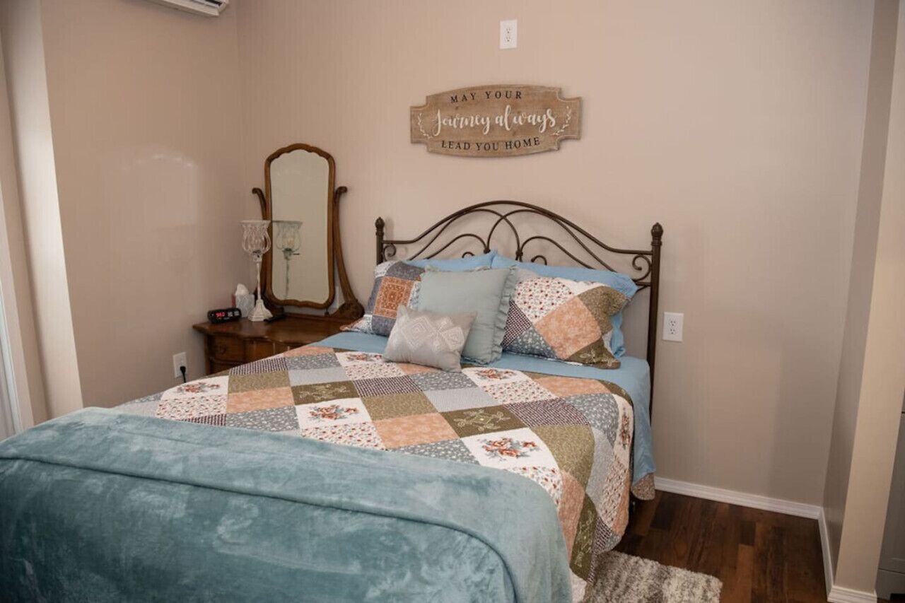 2 habitaciones, tabla de planchar con plancha, wifi y ropa de cama 