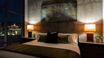 2 quartos, escrivaninha, ferros/tábuas de passar roupa, berço de viagem