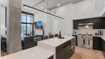 KylskÄp, mikrovÄgsugn, ugn och spishÀll