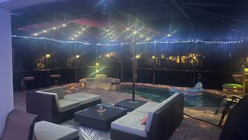 Alberca al aire libre y alberca climatizada