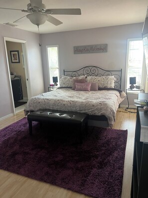 3 bedrooms, iron/ironing board, travel crib, free WiFi