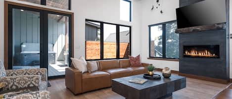 Smart TV, fireplace